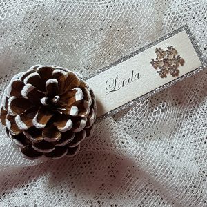 snowflake pine cone place cards